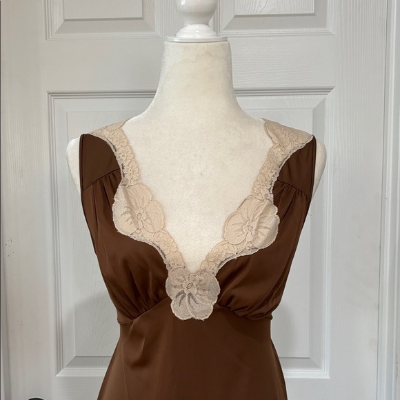 🌹Vintage Vanity Fair Chocolate Maxi with Ivory Lace🌹 - Picture 2 of 8
